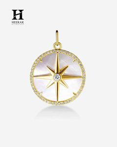 Collar de Joyería Fina con Colgante de Estrella de Brújula de Madreperla, Halo de Diamantes y Medallón Celestial de Moissanita para Mujer - Product Image 5