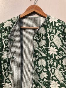 Veste matelassée Kantha réversible vintage, faite à la main en Inde, multicolores, en coton asiatique, avec motifs brodés, bio, taille Queen pour adultes - Product Image 4