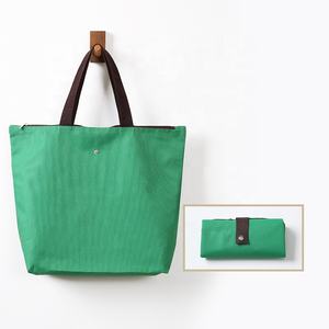 Sac de courses réutilisable de grande capacité en Oxford 600D, vente en gros OEM, résistant à l'eau, pliable, sac fourre-tout écologique pour l'épicerie, impression de logo - Product Image 2