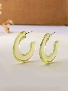 Pendientes de Resina Hechos a Mano para Mujer, Diseño Moderno y Artístico con Acabado Brillante, Forma Personalizada de Hada del Amor - Product Image 2