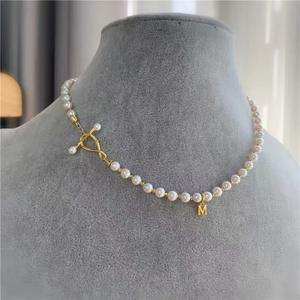 สร้อยคอจี้สไตล์เรโทรฝรั่งเศส พร้อมตัวล็อคแบบ OT และไข่มุกเทียม สร้อยคอระดับไฮเอนด์ ดีไซน์เฉพาะตัว ให้ความรู้สึกหรูหราเบาๆ - Product Image 1