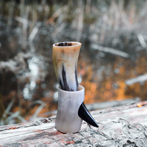 Cuerno de Beber Vikingo de Búfalo Pulido con Diseño Único y Moderno, con Soporte Metálico, Ecológico y Seguro para Alimentos, Ideal como Souvenir - Product Image 2