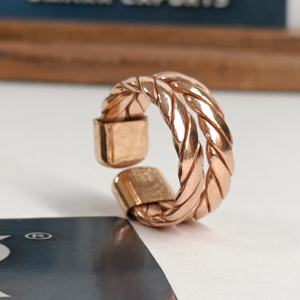 Bague de thérapie magnétique artisanale en cuivre pur, bijou artisanal réglable, moderne, traditionnel, antique, léger pour homme - Product Image 1