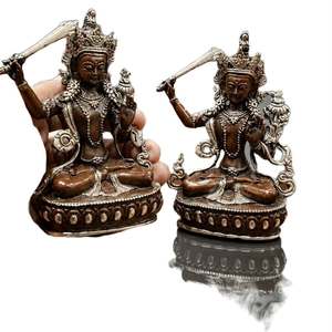 Estatua de Tara Verde, Figura Budista Tallada y Plateada, con Rostro en Oro de 24 Quilates # 219 Nepal de 14 pulgadas - Product Image 3