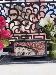 Fashionable Hot Selling Hand <b>Tooled</b> Cowhide <b>Leather</b> Travel Organizer Large Capacity Zipper Hanging Cosmetic Makeup Bag for Women - Product Image 5