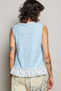 Camiseta sin mangas con textura y cuello en V con estampado floral POL - Product Image 4