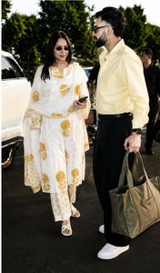 Ensemble de robe longue décontractée pour femmes, style traditionnel indien pakistanais, imprimé floral blanc et jaune, coupe trapèze, avec dupatta - Product Image 3