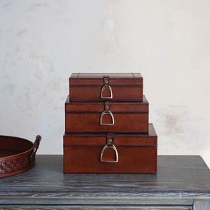 Boîte de rangement en cuir multi-usages au design élégant pour la chambre à coucher, la garde-robe, le bureau et l'organisation hôtelière - Product Image 1