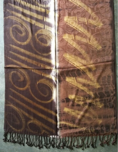 Chal de viscosa con textura satinada para mujer, ideal para verano - Product Image 6