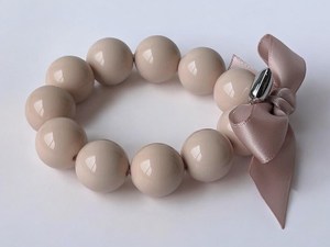 Pulsera de cuentas de resina rosa con dijes de corazón redondos, elástica y ajustable, joyería de moda para mujer, regalo para el Día de San Valentín - Product Image 6