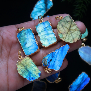 Colgante de Labradorita Plateado en Plata |   Fuego Natural Multicolor de Forma Irregular de 25-30 mm |   Textura Macro Suave 2026 - Product Image 5