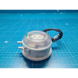 Interruptor de Presión Diferencial Huba Control Tipo 604 604.E010020, Usado, Piezas de Equipos Semiconductores Legacy - Product Image 3