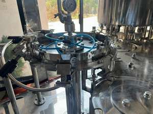 Máquina Automática de Llenado de Líquidos de Alta Velocidad (40 BPM) de Acero Inoxidable para Jugos, Leche y Cerveza, Eléctrica 220V, 1 Año de Garantía, para Envases de PET, Plástico y Vidrio - Product Image 5