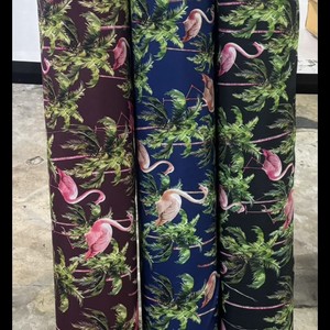 Impresiones digitales tropicales hermosas, coloridas y nítidas sobre tela de poliéster tejida de 44 pulgadas de ancho, listas para envío inmediato. - Product Image 5