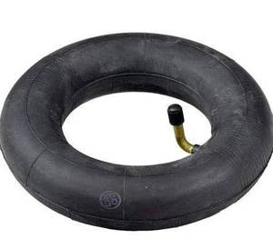 Cámara de aire de caucho negra con válvula para reparación y reemplazo de neumáticos - Product Image 1