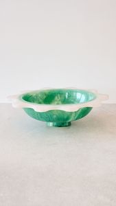 Tazón Decorativo de Resina Verde Hecho a Mano de Lujo con Borde Ondulado, Decoración Moderna para el Hogar, Tazón para Frutas, Tazón para Ensaladas, Centro de Mesa - Product Image 3