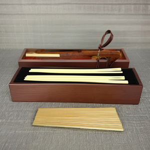 Baguettes en bois de pin de qualité AB, design rond lisse et jetable - Product Image 1