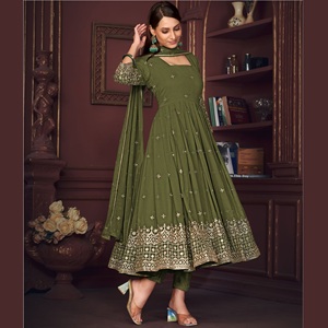 Costume Anarkali vert clair de bonne qualité pour femmes, idéal pour les mariages et les occasions festives, manches 3/4, en crêpe de georgette - Product Image 1