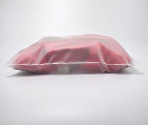 Bolsas de Plástico Mate Esmerilado al por Mayor con Cierre Superior y Logotipo Personalizado para Empaque de Ropa - Product Image 3