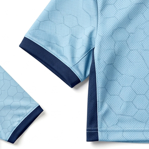 Tenue de football sublimée tendance 2026 : Ensemble complet maillot et short respirant à motifs personnalisés pour équipes sportives - Product Image 4