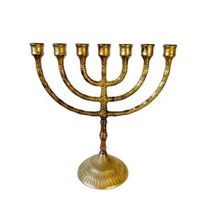 Menorah de Aluminio Diseñada para Sostener Velas de Forma Segura, para Celebraciones de Hanukkah, Navidad, Pascua, Reuniones Familiares, Menorah en Dorado - Product Image 1