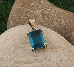 จี้ทรงสี่เหลี่ยมผืนผ้าพลอยโทแพซสีน้ำเงินลอนดอนธรรมชาติแบบวินเทจ เงินแท้ 925 ชุบแพลตตินัม ทรงเหลี่ยมมรกต สำหรับสร้อยคอพลอยโทแพซสีน้ำเงิน - Product Image 3