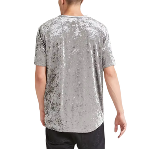 Camiseta de Hombre en Terciopelo Arrugado Color Gris Plateado con Dobladillo Curvo, Manga Corta, Estilo Urbano, Tela Brillante de Lujo - Product Image 2