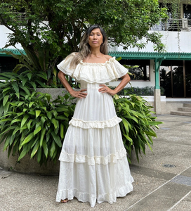 Vestido Maxi Bohemio Blanco con Hombros Descubiertos, Volantes en Capas, Cintura Fruncida, Dobladillo con Volantes, Algodón Orgánico Ecológico para Playa - Product Image 4