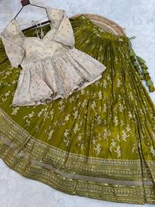 Falda Lehenga Estampada de Diseñador para Mujer con Top Peplum Bordado, Ropa Étnica Tradicional, Ropa de Fiesta, Atuendo Indio Fusionado - Product Image 6