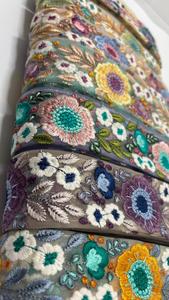 Bordure en dentelle colorée fantaisie brodée à la main avec des perles, motif floral traditionnel, soluble dans l'eau, pour vêtements, robes, voiles et décoration intérieure - Product Image 3