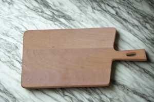 Planche à découper rectangulaire en bois avec poignée, design élégant, pour la cuisine, la table, les fruits, les légumes et le fromage - Product Image 3