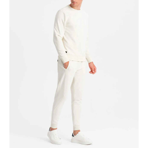 ชุดเซ็ตเสื้อคอกลมและกางเกงจ็อกเกอร์สำหรับผู้ชาย ออกแบบมาเพื่อความสบายและการใช้งานที่ยาวนาน - Product Image 5