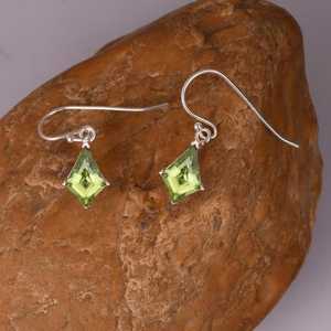 Pendientes de Plata de Ley 925 con Peridoto Verde en Forma de Cometa, Estilo Vintage, para Novia, Piedra de Nacimiento de Agosto - Product Image 2