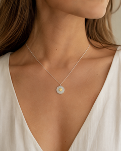 Collar de Plata de Ley 925 con Perla de Agua Dulce Ceto |   Colgante de Concha Marina Bicolor Dorado, Joyería Oceánica para Compromiso, Boda y Fiesta - Product Image 5