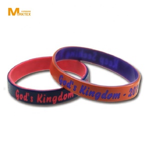 Pulsera de silicona con grabado láser y pintura en aerosol - Product Image 1