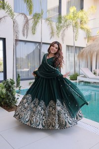 Nouvelle robe Anarkali en georgette brodée pour femmes, prête à porter, tenue de fête indienne pour femmes - Product Image 3