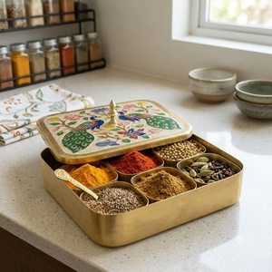 Boîte à épices carrée en laiton artisanal avec double paon émaillé, luxe indien, Masala Dabba, organisateur de rangement décoratif pour cuisine - Product Image 3