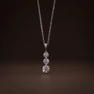 จี้เพชรเลี้ยงในห้องปฏิบัติการพร้อมเพชรสามเม็ด VVS VS รับรองคุณภาพ ทองคำ ปรับความยาวได้ เครื่องประดับหรูหราสำหรับผู้หญิง - Product Image 1