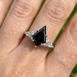 Bague ajustable en argent sterling 925 plaqué or avec diamant de laboratoire taille brillant, bijou de créateur élégant pour occasions spéciales - Product Image 2