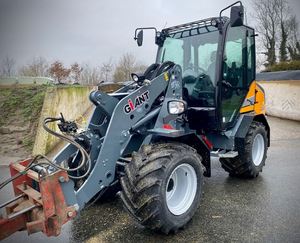 Versátil Giant G3500 disponible con motor de 50 caballos de fuerza, transmisión hidrostática, estructura robusta y operación eficiente en el campo, en venta. - Product Image 2