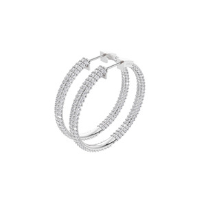 Boucles d'oreilles créoles Aarinya en or 18 carats à trois rangs de diamants, certifiées IGI, avec diamants ronds brillants cultivés en laboratoire - Product Image 3