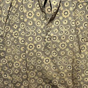 Kurta Corta de Manga Larga Color Verde Oliva 100% Algodón de Confort Superior para Hombre |   Colección Étnica Moderna con Estampado Floral Hecho a Mano - Product Image 4