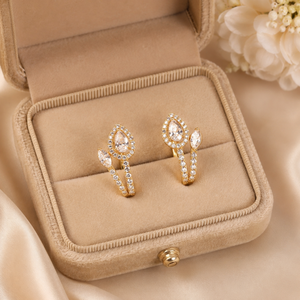 Pendientes de Aro con Halo de Diamantes Cultivados en Laboratorio en Forma de Pera y Marquesa |   Aros Huggie de Oro de 10K con Diamantes Pavé |   Elegante Regalo de Joyería Fina para Boda - Product Image 4