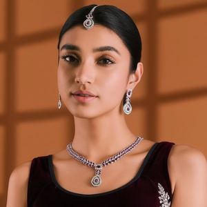 Ensemble de bijoux fins plaqués argent avec motif feuille, comprenant des boucles d'oreilles et un maang tika pour femmes, pour un usage quotidien - Product Image 3