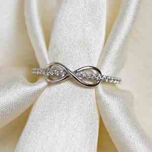 Anillo Infinito de Plata de Ley con Piedras de Moissanita - Elegante Anillo de Promesa de Amor de Lujo para Ella, Regalo de Aniversario de Bodas, Minimalista - Product Image 2