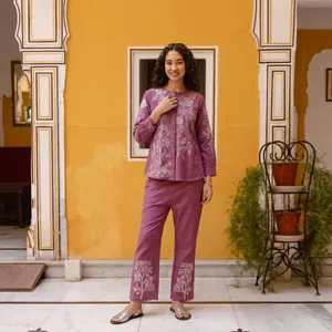 Conjunto de Camisa y Pantalones de Lino y Algodón Morado con Bordado Floral para Mujer, Cuello Redondo y Manga Larga, Estilo Casual - Product Image 3