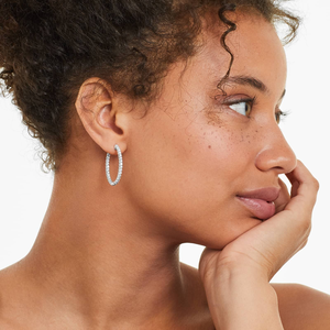 Élégantes boucles d'oreilles créoles en argent 925 avec moissanite taille ronde, durables et étincelantes, bijoux raffinés, cadeau pour femme, occasion spéciale - Product Image 4