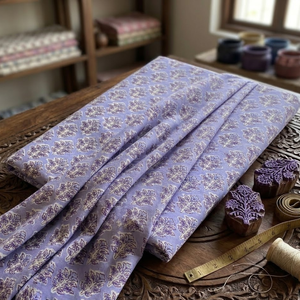 Tela de algodón floral morado lavanda con estampado a mano, suave y transpirable, material textil indio para vestidos, por metro, al por mayor. - Product Image 2