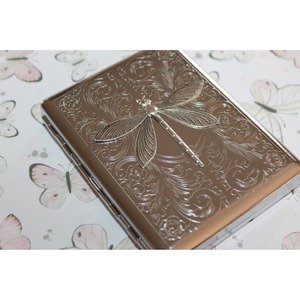 KHOOSI OVERSEAS Étui à allumettes vintage en aluminium de style mi-siècle MBC-06 avec motif libellule en relief, durable, écologique et sûr - Product Image 2