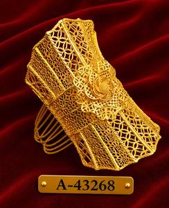 MOLL JEWELLERS กำไลข้อมือเพทายชุบทอง 24K ลายเรขาคณิตสำหรับผู้หญิง A-43264 เครื่องประดับงานแต่งงานสไตล์อินเทรนด์ - Product Image 5
